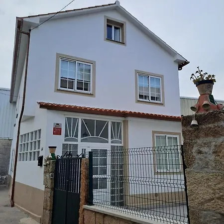 Entire House In Boiro, 5 Minutes From The *