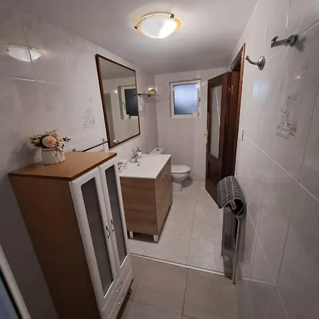 Entire House In Boiro, 5 Minutes From The *