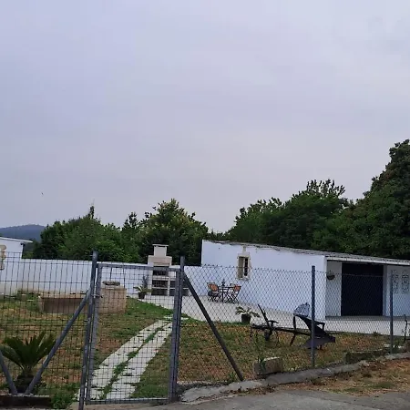 Entire House In Boiro, 5 Minutes From The *